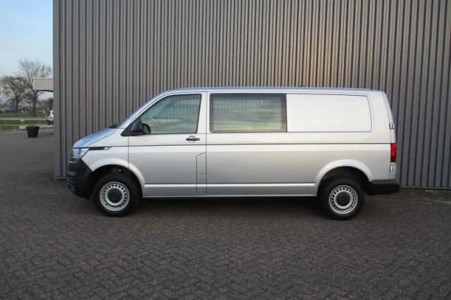 Volkswagen Transporter (2021) thumbnail 2