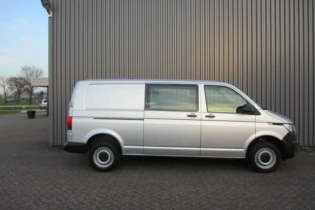 Volkswagen Transporter (2021) thumbnail 3