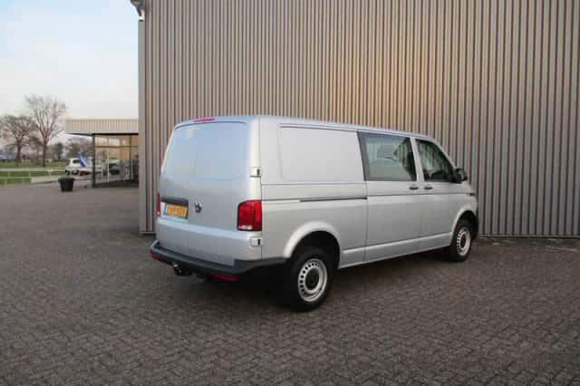 Volkswagen Transporter (2021) thumbnail 4