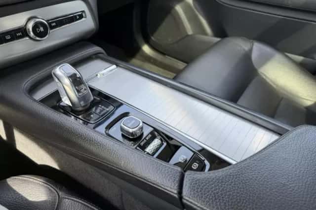 Volvo XC90 (2015) thumbnail 4