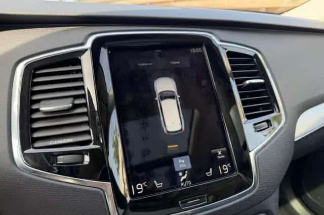 Volvo XC90 (2015) thumbnail 6