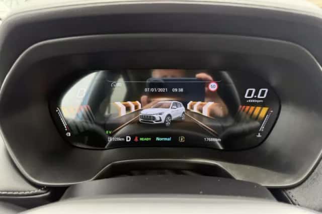 MG ZS (2025) thumbnail 2