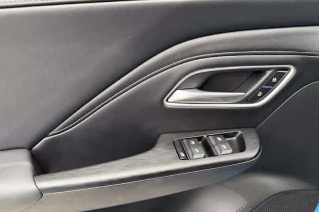 MG ZS (2025) thumbnail 5