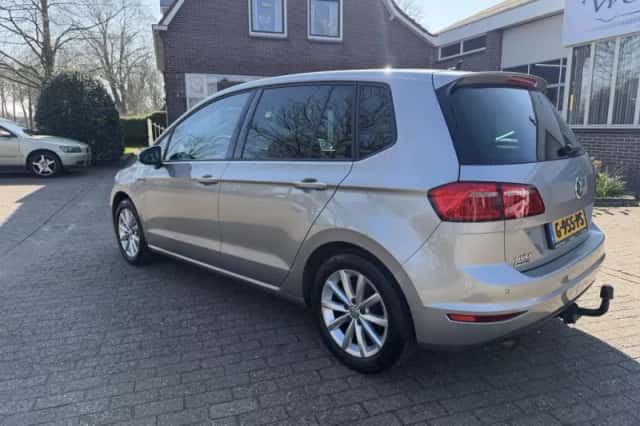Volkswagen Golf Sportsvan (2015) thumbnail 3