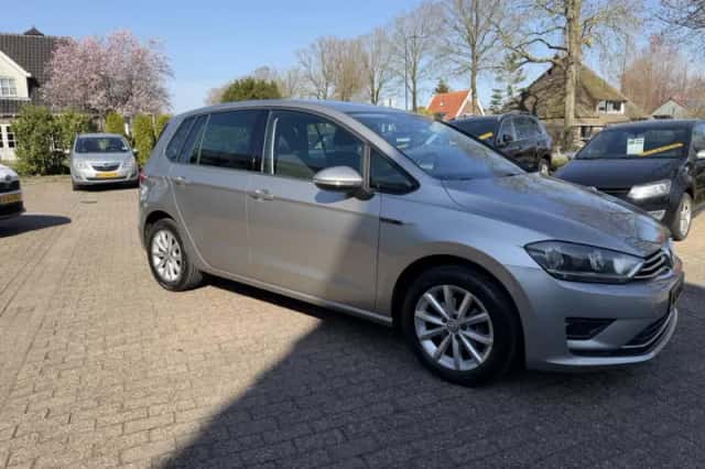 Volkswagen Golf Sportsvan (2015) thumbnail 4