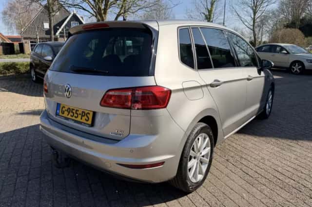 Volkswagen Golf Sportsvan (2015) thumbnail 5