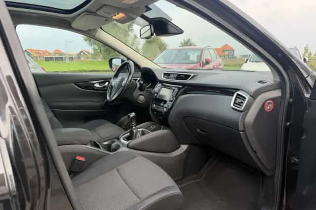 Nissan Qashqai (2015) thumbnail 5