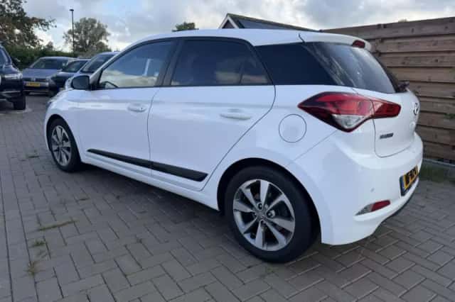 Hyundai i20 (2017) thumbnail 2