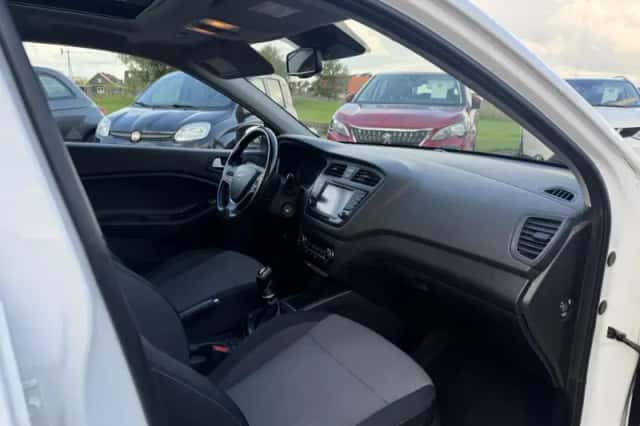 Hyundai i20 (2017) thumbnail 6