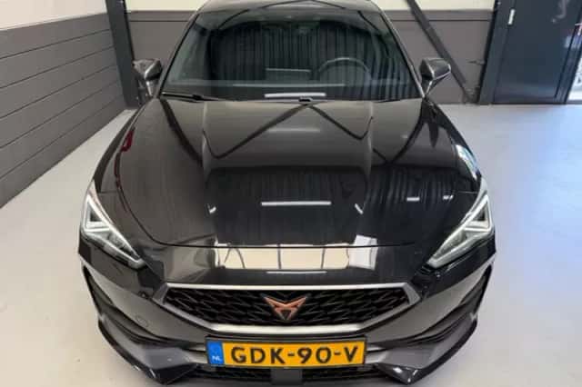CUPRA Leon (2021) thumbnail 4
