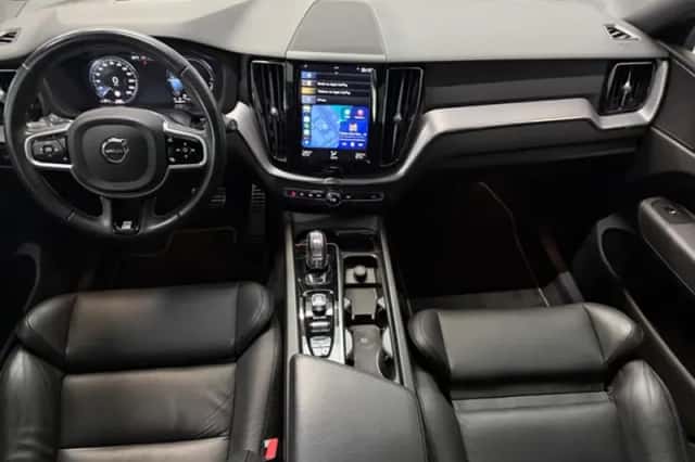Volvo XC60 (2018) thumbnail 2
