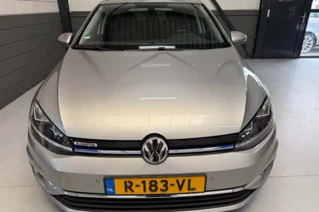 Volkswagen Golf (2019) thumbnail 4