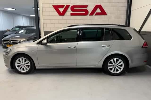 Volkswagen Golf (2019) thumbnail 5