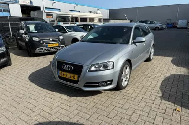 Audi A3 (2011) thumbnail 2
