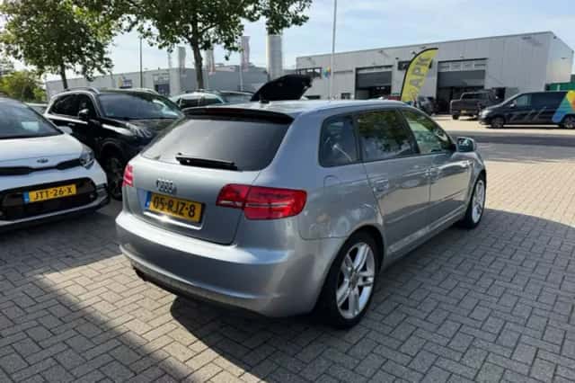 Audi A3 (2011) thumbnail 3