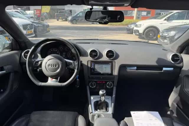 Audi A3 (2011) thumbnail 5