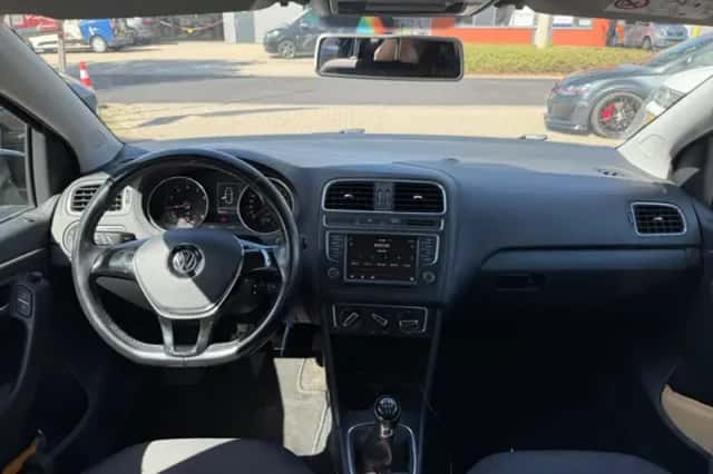 Volkswagen Polo (2015) thumbnail 5