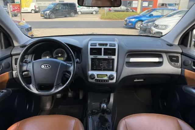 Kia Sportage (2009) thumbnail 2