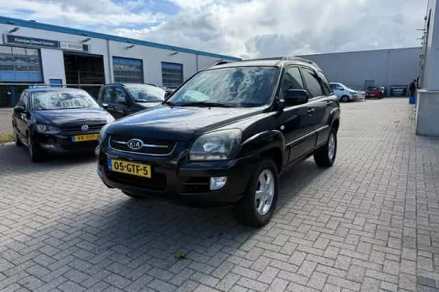 Kia Sportage (2009) thumbnail 3