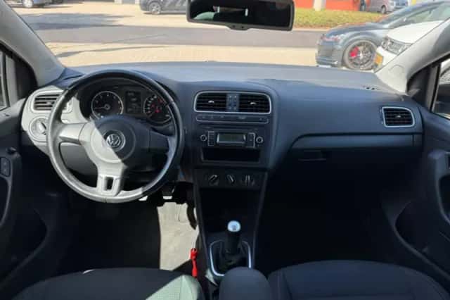 Volkswagen Polo (2010) thumbnail 3