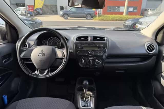 Mitsubishi Space Star (2016) thumbnail 2