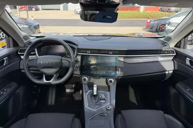 Lynk & Co 01 (2022) thumbnail 3