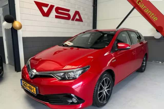Toyota Auris (2017) thumbnail 1