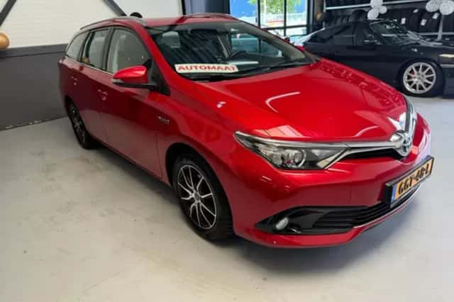 Toyota Auris (2017) thumbnail 2