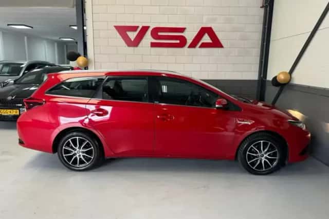 Toyota Auris (2017) thumbnail 5
