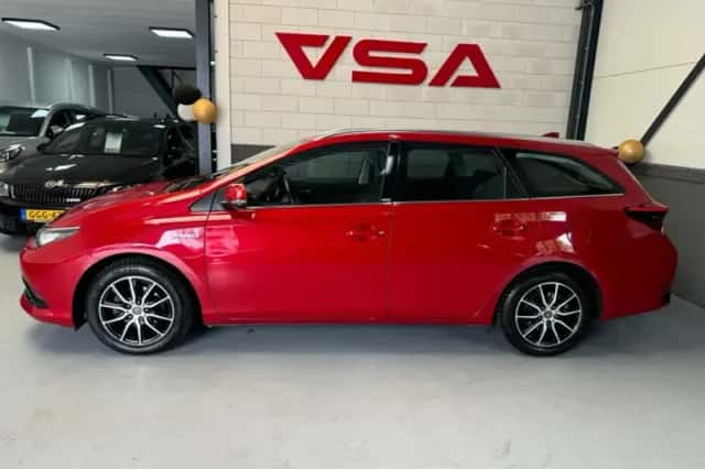 Toyota Auris (2017) thumbnail 6