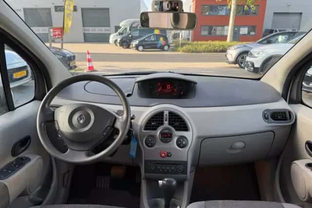 Renault Modus (2006) thumbnail 3