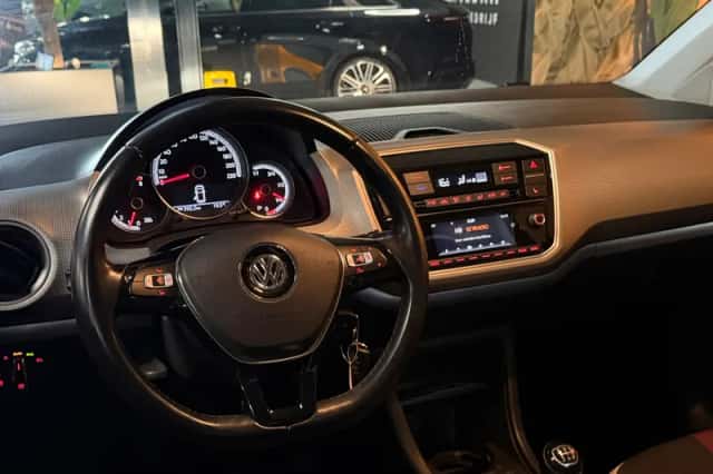 Volkswagen Up! (2019) thumbnail 3
