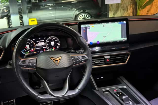 CUPRA Leon (2022) thumbnail 3