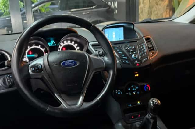 Ford Fiesta (2017) thumbnail 3