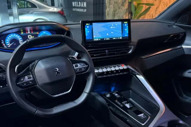 Peugeot 3008 (2023) thumbnail 4