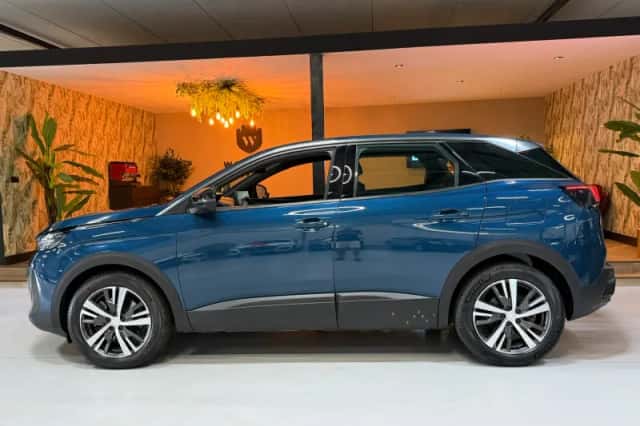 Peugeot 3008 (2023) thumbnail 6