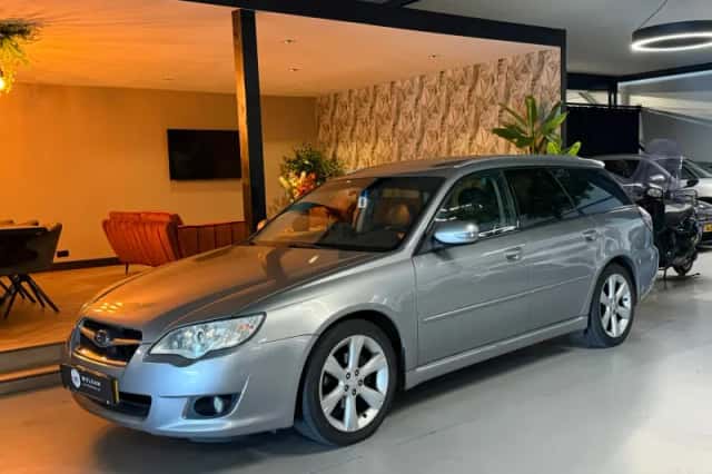 Subaru Legacy (2009) thumbnail 3