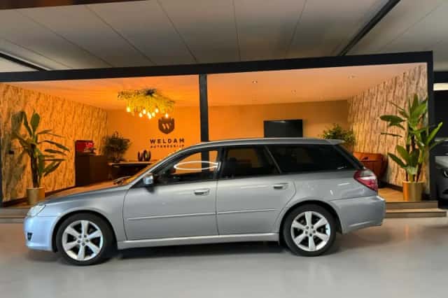 Subaru Legacy (2009) thumbnail 5