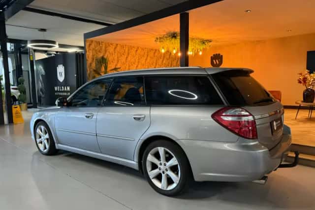 Subaru Legacy (2009) thumbnail 6