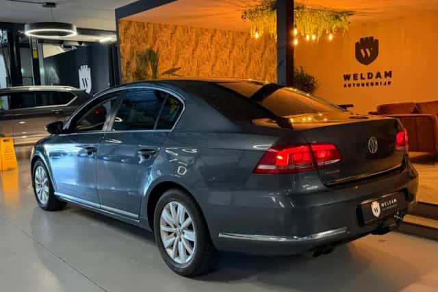 Volkswagen Passat (2011) thumbnail 6