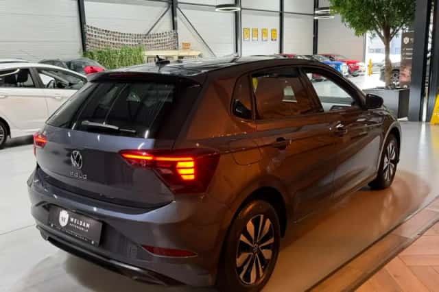 Volkswagen Polo (2023) thumbnail 2