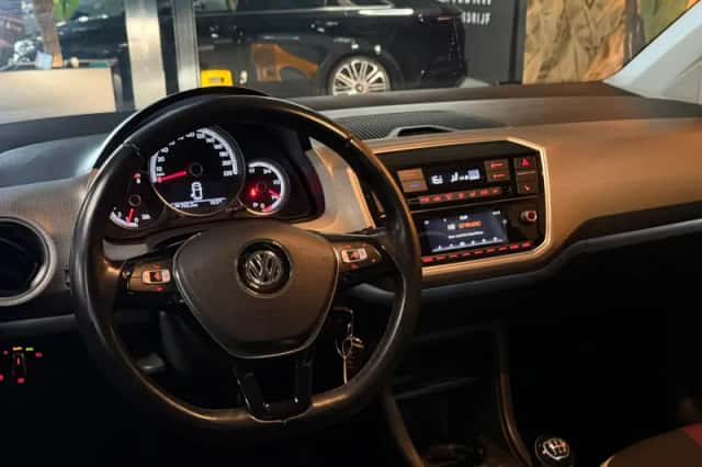 Volkswagen Up! (2019) thumbnail 3