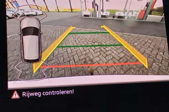 Volkswagen Tiguan (2022) thumbnail 3