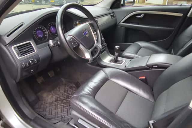 Volvo V70 (2010) thumbnail 2
