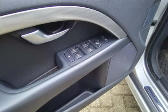 Volvo V70 (2010) thumbnail 3