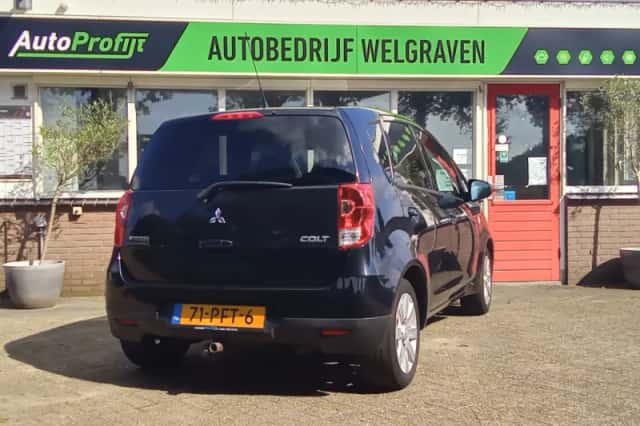 Mitsubishi Colt (2011) thumbnail 2