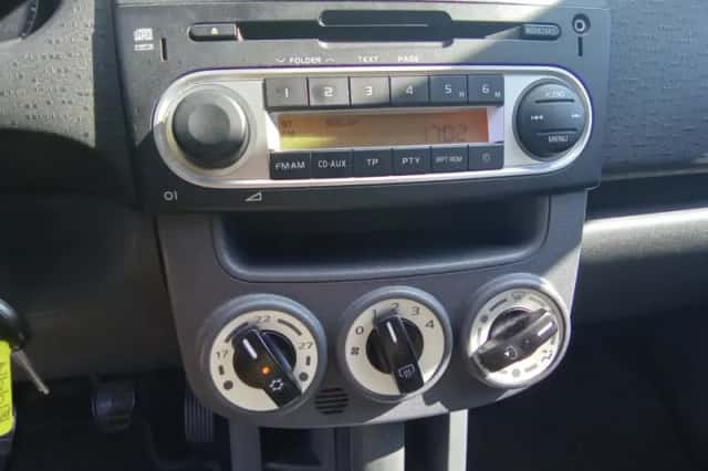 Mitsubishi Colt (2011) thumbnail 3