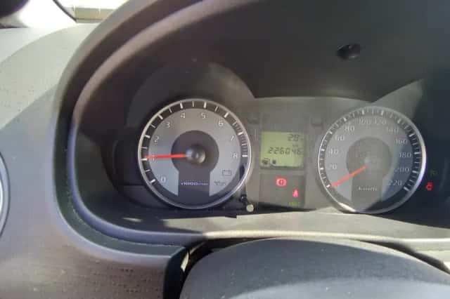 Mitsubishi Colt (2011) thumbnail 5