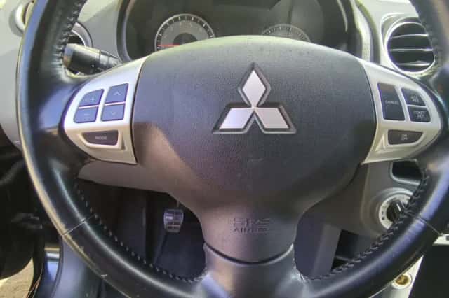 Mitsubishi Colt (2011) thumbnail 6