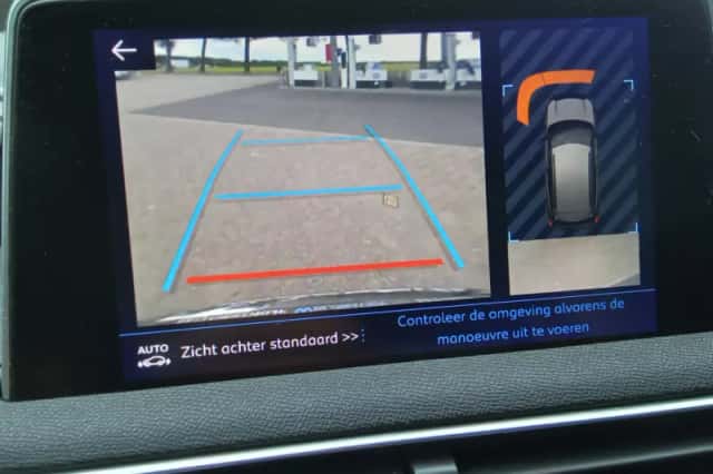 Peugeot 3008 (2017) thumbnail 3